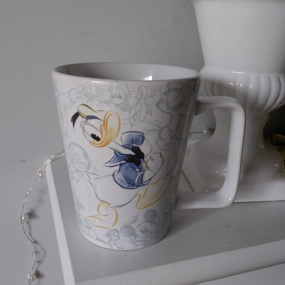 Walt Disney‎ store Donald Duck Sketches coffee mug